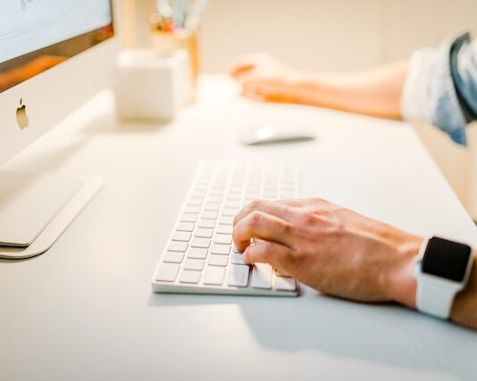 Jak zbudować skuteczny program lojalnościowy dla klientów w biznesie e-commerce?