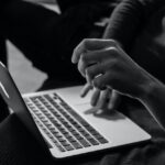 Jak dostarczać produkty do klientów w biznesie e-commerce?