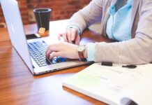 Jak nowe technologie wpływają na relacje między ludźmi? Jak nowe technologie wpływają na relacje między ludźmi?